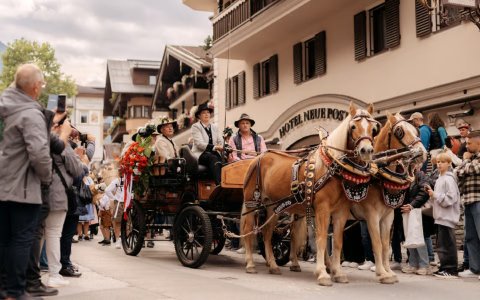Unser Reiseprogramm 2026 - »Bergdoktor, Zillertaler Bauern- & Musikherbst« - wunderschönes Tirol