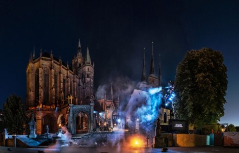 Unser Reiseprogramm 2025 - DomStufen-Festspiele in Erfurt: »La Bohème« | Spektakuläre Open-Air-Bühne